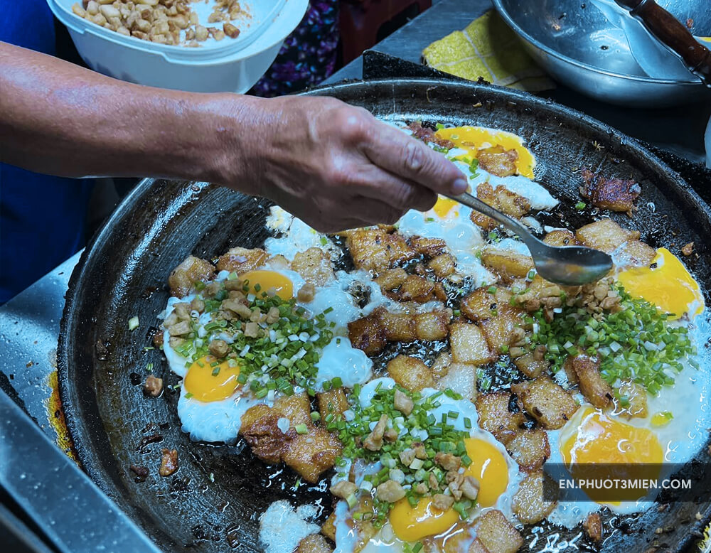 Pan-fried Rice Cake with Eggs