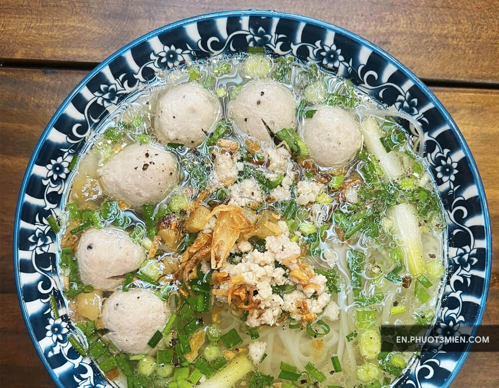 Rice Noodles with Meatballs