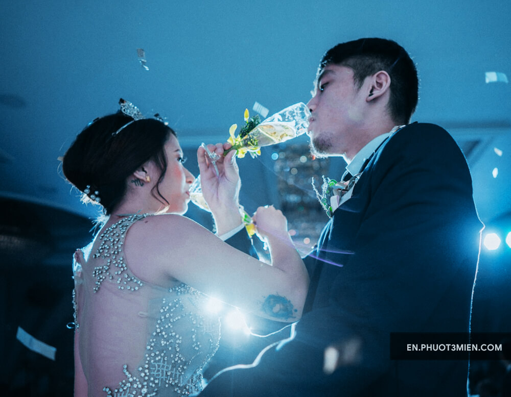 The couple drinking champagne